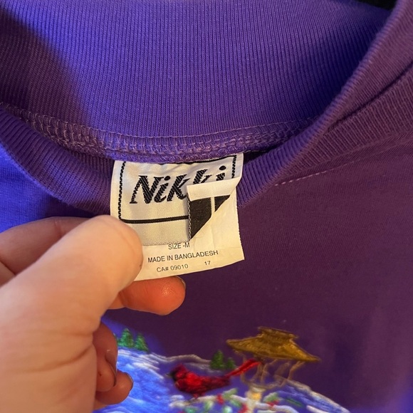 Vintage Nikki Purple Embroidered Christmas Cardinal Sweatshirt - Picture 4 of 5